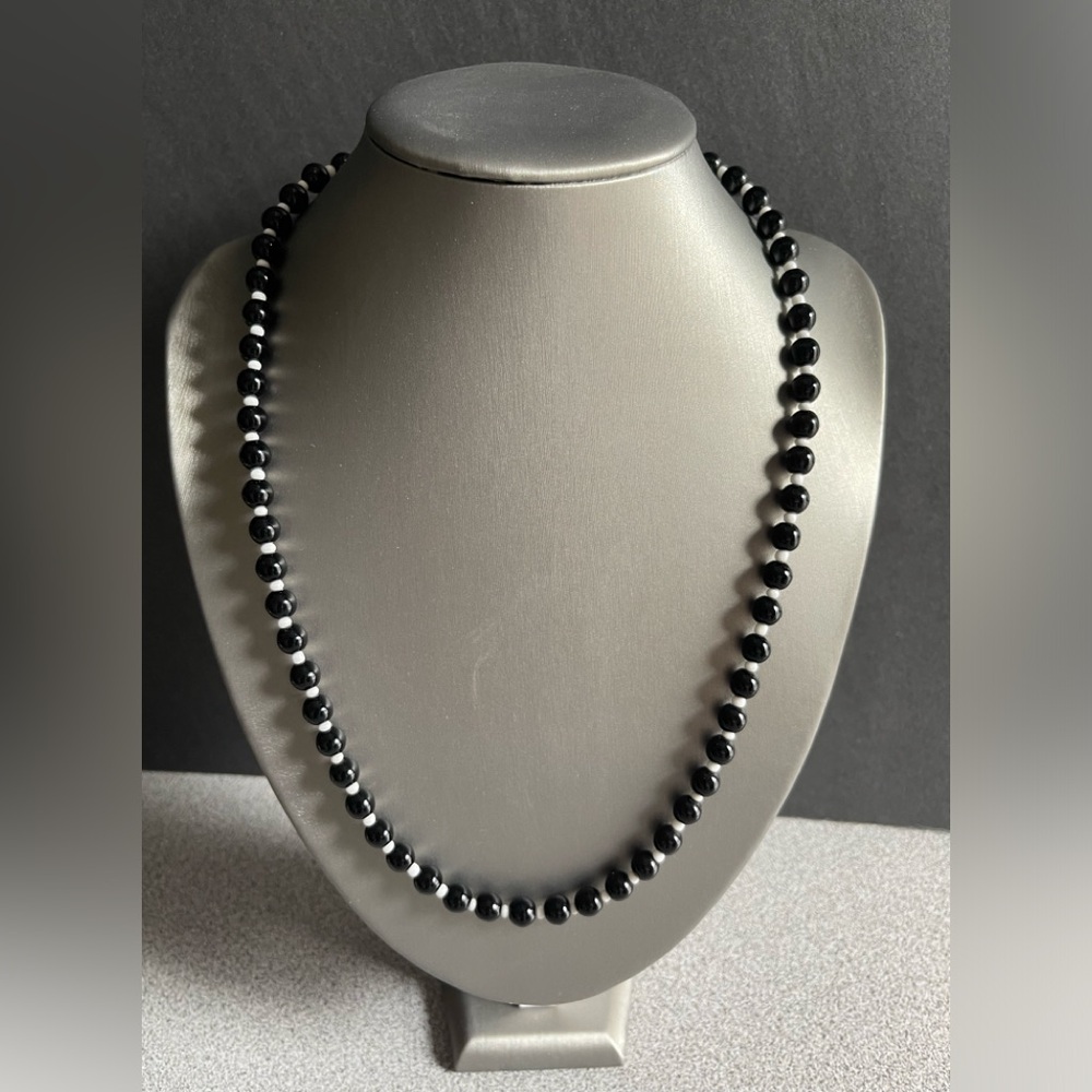 Black & White Glass Beaded Single Strand Necklace